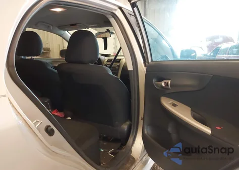 2011 Toyota Corolla S z USA, uszkodzony, nr VIN 2T1BU4EE4BC585859